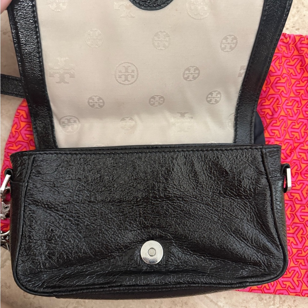 Tory Burch Black Leather Bag with Silver Chain - Picture 4 of 5